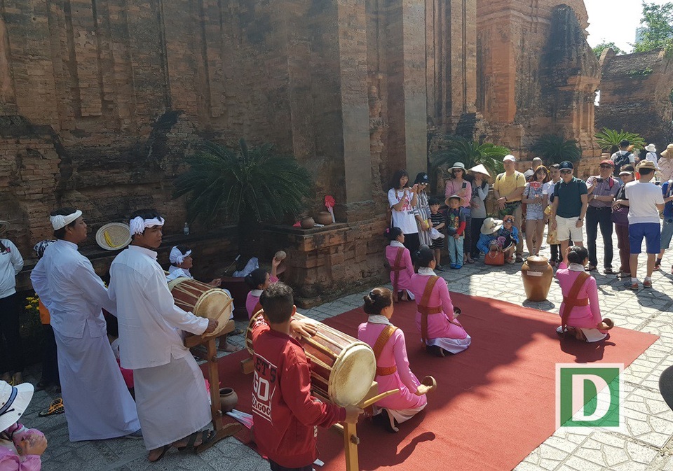Về Nha Trang thăm Tháp bà, xem múa Chăm ngày Tết Mậu Tuất - 5 Về Nha Trang thăm Tháp bà, xem múa Chăm ngày Tết Mậu Tuất - 5