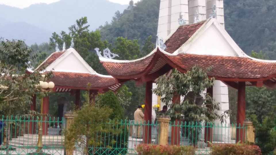 Người lính già và hồi ức về trận chiến Pò Hèn năm ấy - 4 Ngày thường vẫn rất đông người từ phương xa đến tháp hương, tưởng niệm