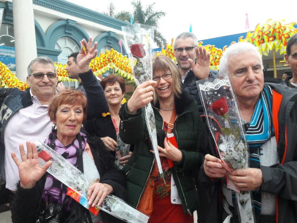 Hàng nghìn du khách “xông đất” Hạ Long ngày đầu năm Mậu Tuất - 1 Tỉnh Quảng Ninh tổ chức đón những du khách đầu tiên xông đất Hạ Long