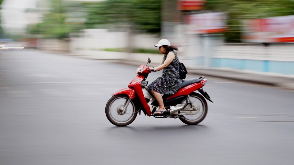 Đường phố Sài Gòn “say ngủ” ngày đầu năm - 6 Băng nhanh qua ngã tư Điện Biên Phủ- Phạm Ngọc Thạch hướng về quận 1
