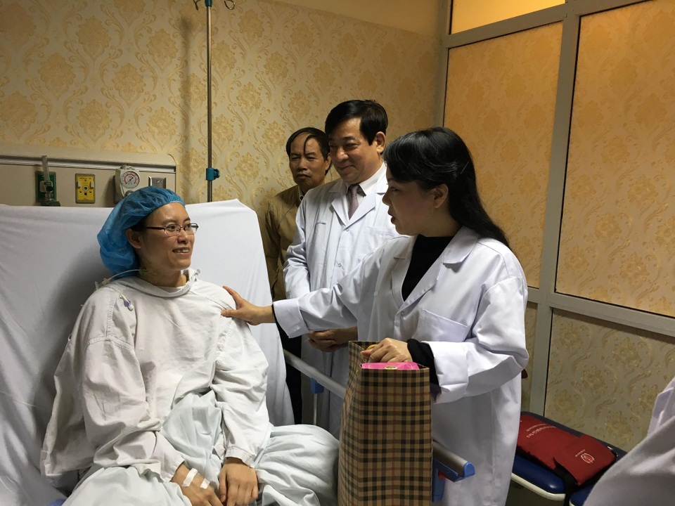 Hơn 500 ca cấp cứu ngày cuối năm, BV Việt Đức suýt “vỡ trận” - 3 Bộ trưởng thăm hỏi bệnh nhân là bác sĩ bị ung thư di căn vì từ chối điều trị để sinh con.