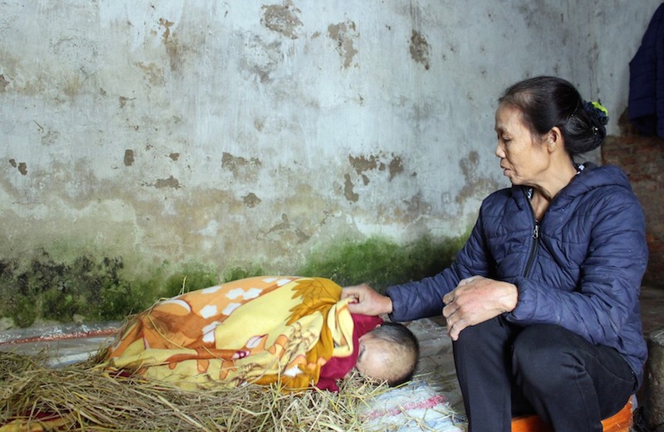Cảm động người chị gái ở vậy chăm sóc em trai tâm thần suốt 35 năm qua - 1 Thương em trai bệnh tật, bà Mùi ở vậy để chăm sóc cho em mình