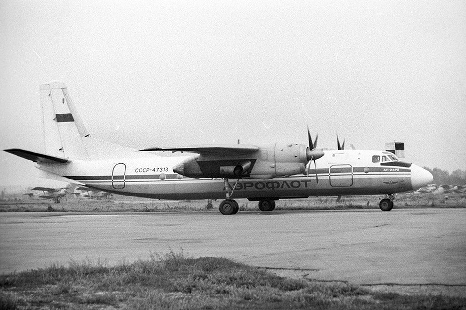 Ba vụ cướp máy bay khét tiếng chấn động lịch sử Nga - 2 Chiếc Antonov An-24 bị tấn công khi chở 46 hành khách (Ảnh: RBTH)