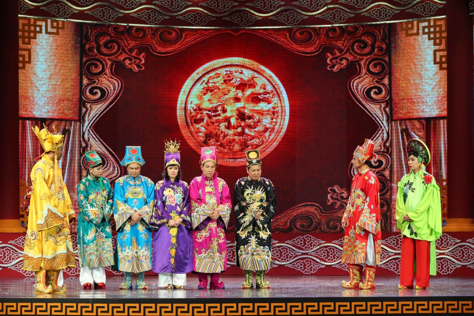 Những câu nói khiến khán giả “đứng ngồi không yên” của Táo Quân 2018 - 8 Tuy nghèo nhưng có chí tiến thủ nên nhiều bằng cấp