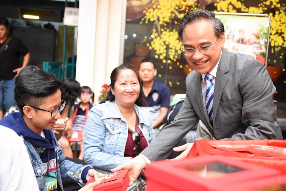 Hàng chục nghìn lượt khách háo hức du xuân Mậu Tuất - 1
Vietravel gửi đến quý khách hàng lì xì may mắn và lá bồ đề thỉnh về từ Bồ Đề Đạo Tràng (Ấn Độ) như lời tri ân và chúc phúc đầu năm