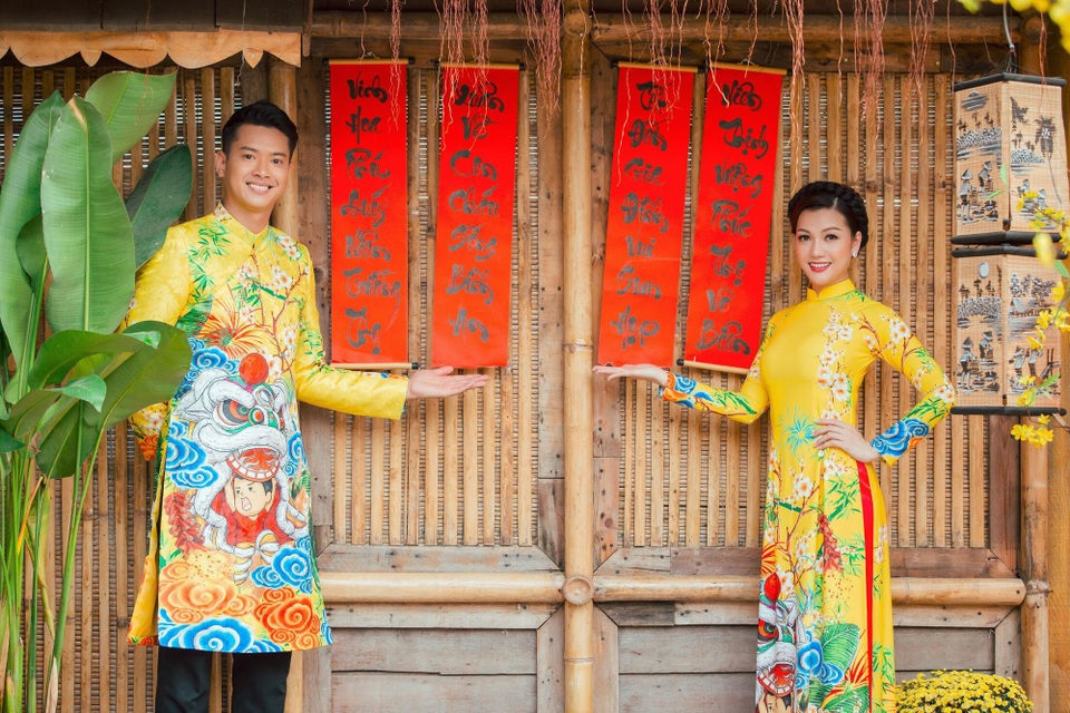 Đức Vĩnh rạng rỡ đón xuân - 6
Đức Vĩnh cũng thích cùng gia đình ra Phố Đi Bộ để ngắm hoa cùng dòng người hân hoan chào đón năm mới .