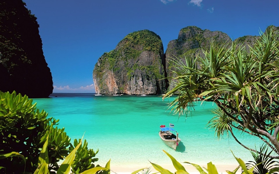 Bãi biển nổi tiếng Thái Lan buộc phải đóng cửa - 2 Nơi này từng được chọn làm bối cảnh quay bộ phim The Beach nổi tiếng năm 2000