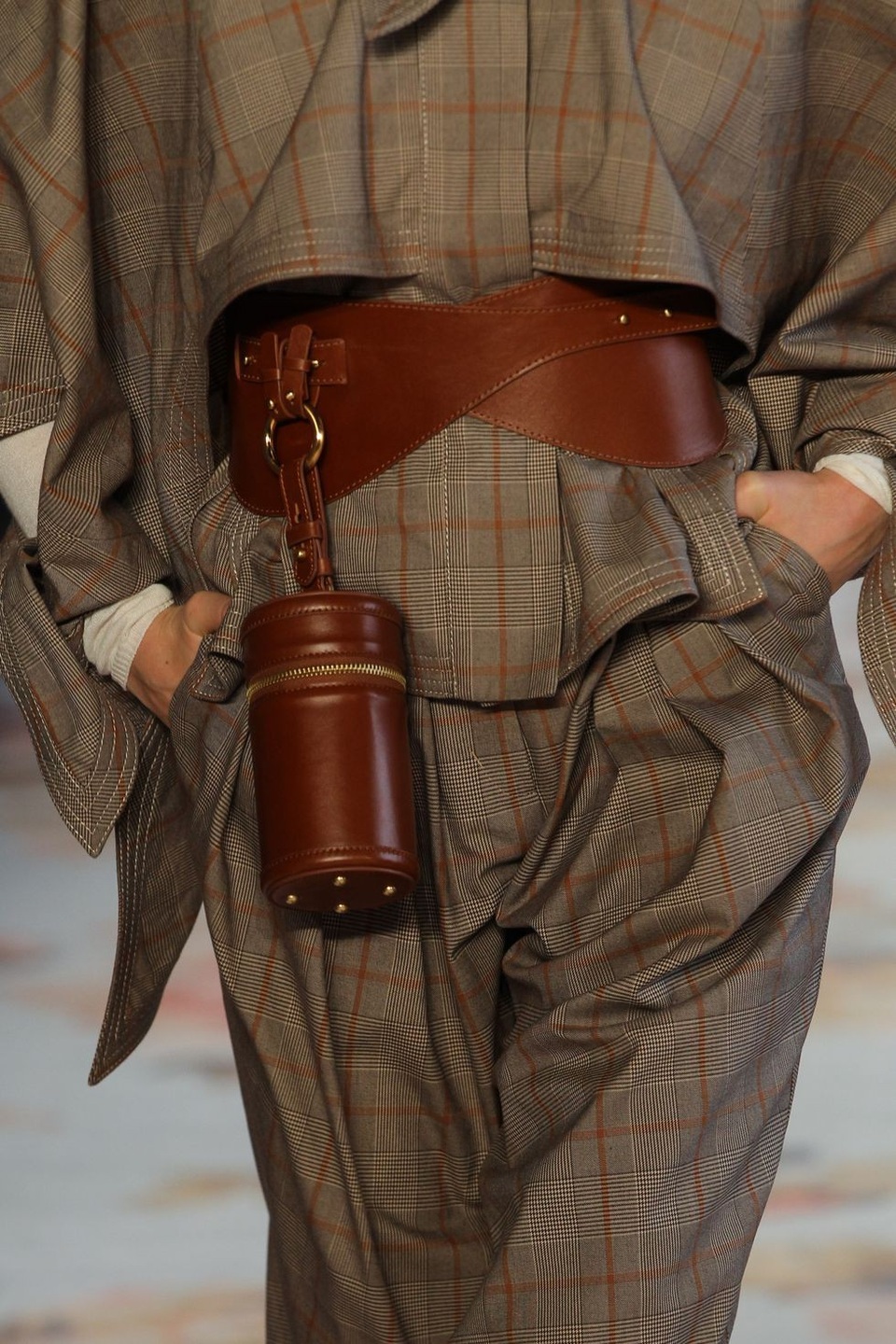 Những mẫu túi xách sành điệu - 11
Zimmermann