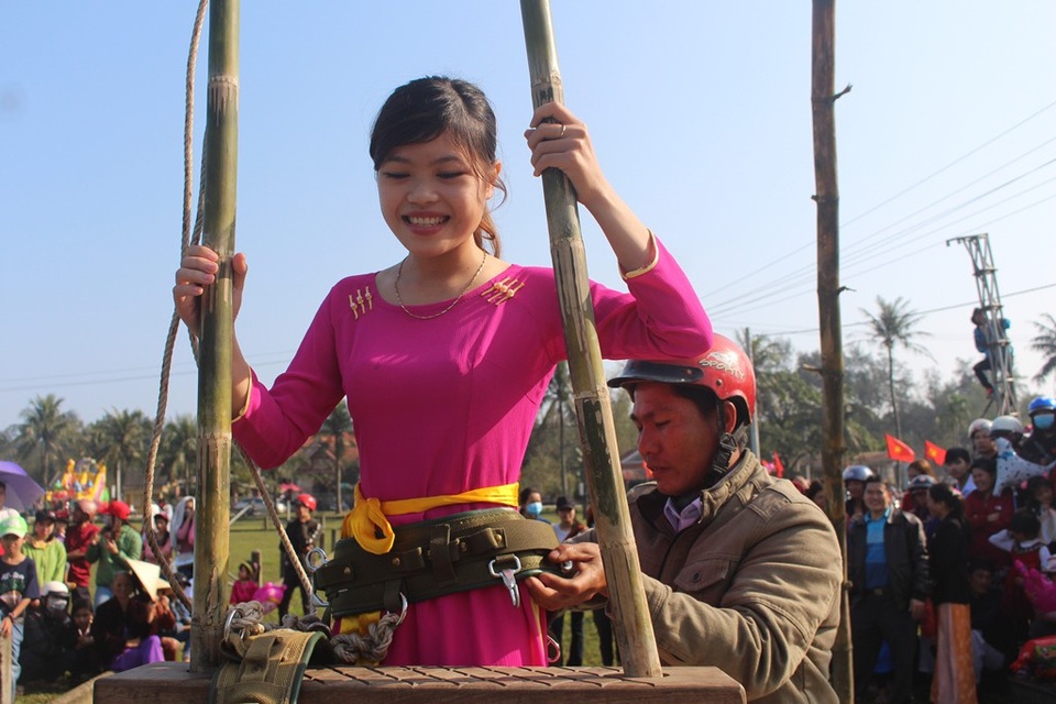 Thú vị những màn đu tiên đầu xuân mới - 1 Thú vị những màn đu tiên đầu xuân mới - 1