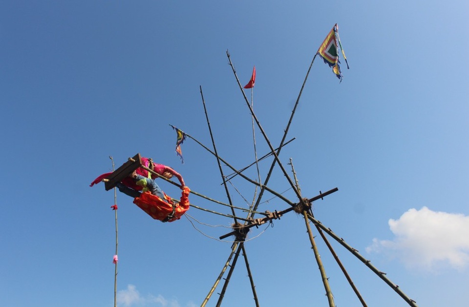 Thú vị những màn đu tiên đầu xuân mới - 10 Thú vị những màn đu tiên đầu xuân mới - 10