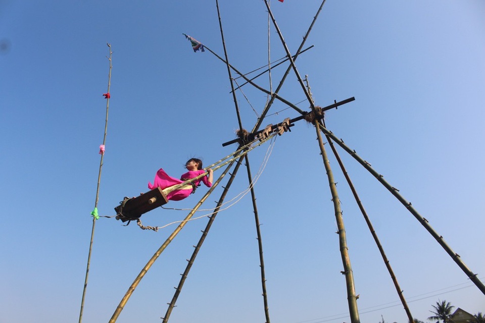 Thú vị những màn đu tiên đầu xuân mới - 2 Thú vị những màn đu tiên đầu xuân mới - 2