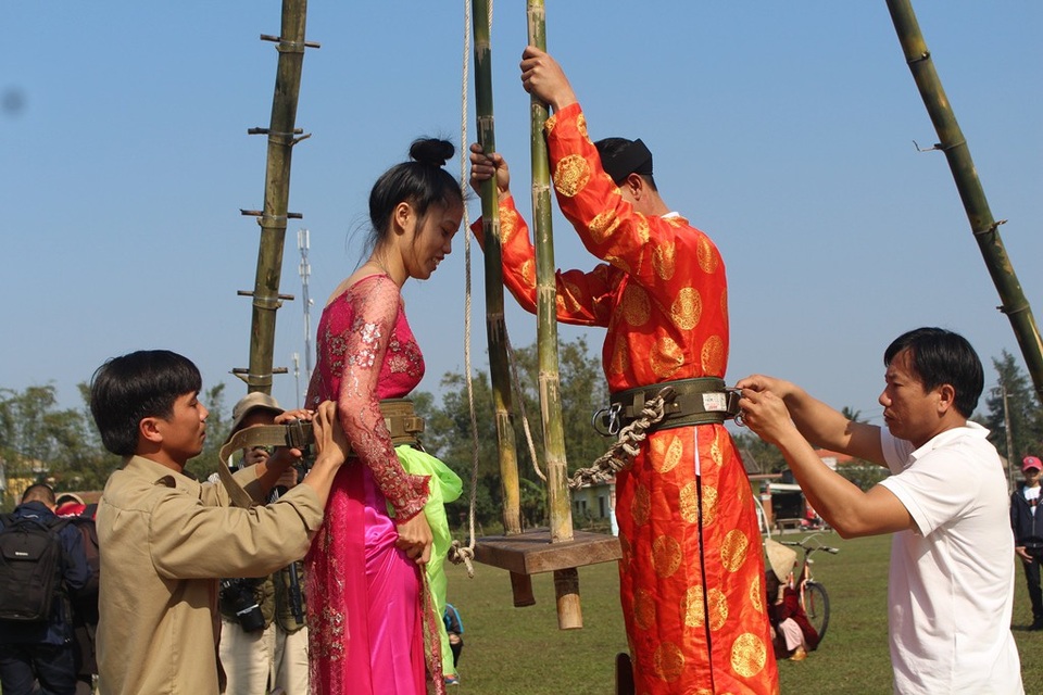 Thú vị những màn đu tiên đầu xuân mới - 8 Thú vị những màn đu tiên đầu xuân mới - 8