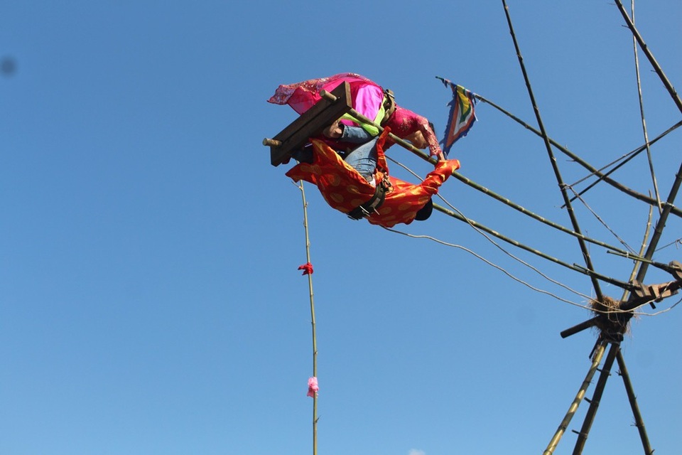 Thú vị những màn đu tiên đầu xuân mới - 9 Thú vị những màn đu tiên đầu xuân mới - 9