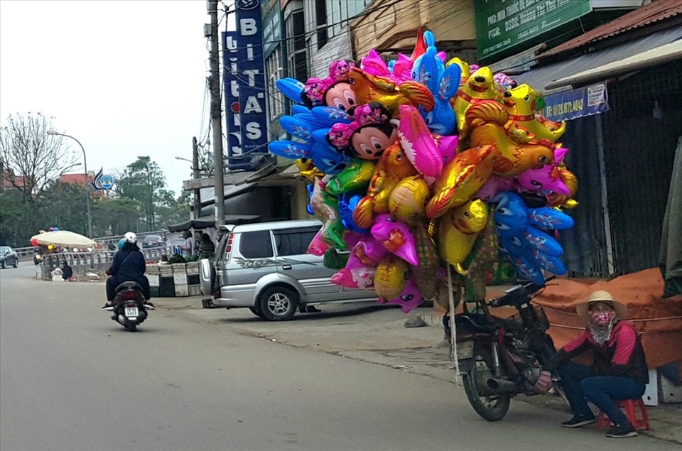 Miệt mài mưu sinh trên phố ngày Tết - 1