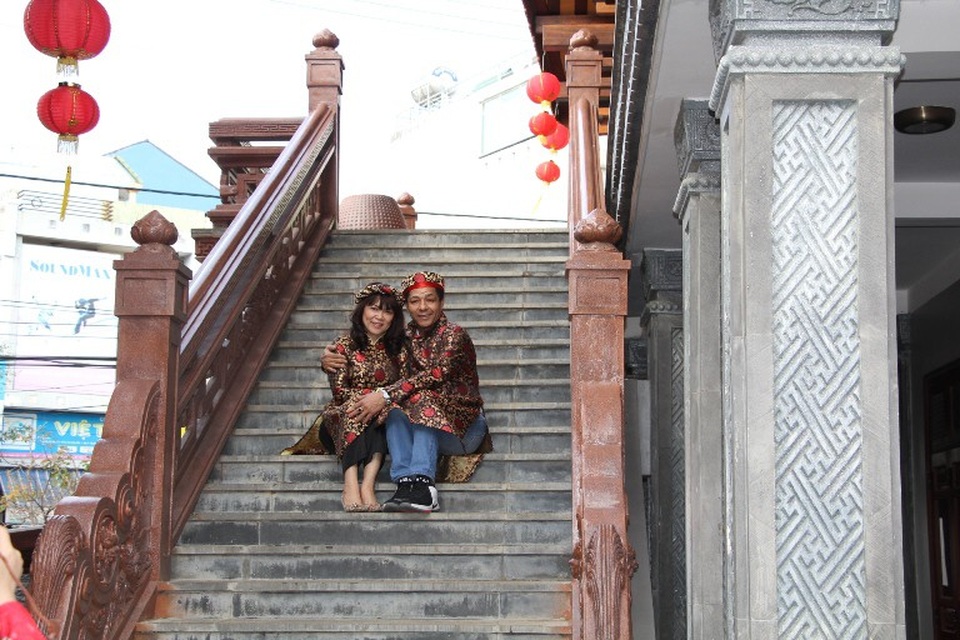 Người dân phố núi nô nức đi lễ chùa cầu bình an mồng 3 Tết - 8 Lưu lại khoảnh khắc ý nghĩa đầu năm