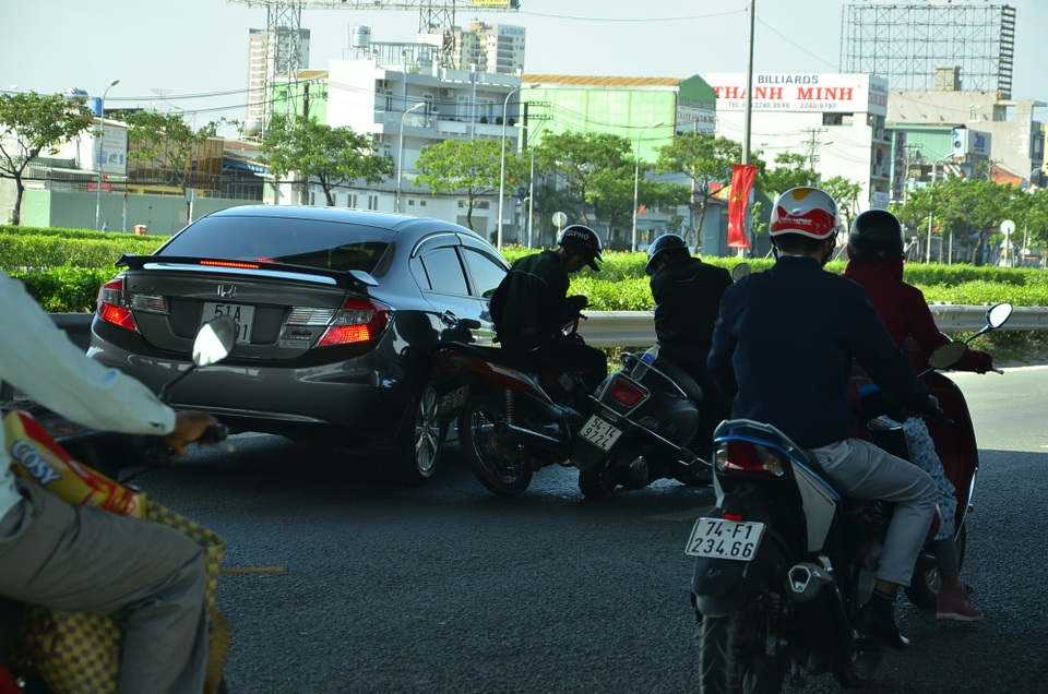 Những vụ va chạm nhỏ do xe máy trong những ngày này khá nhiều