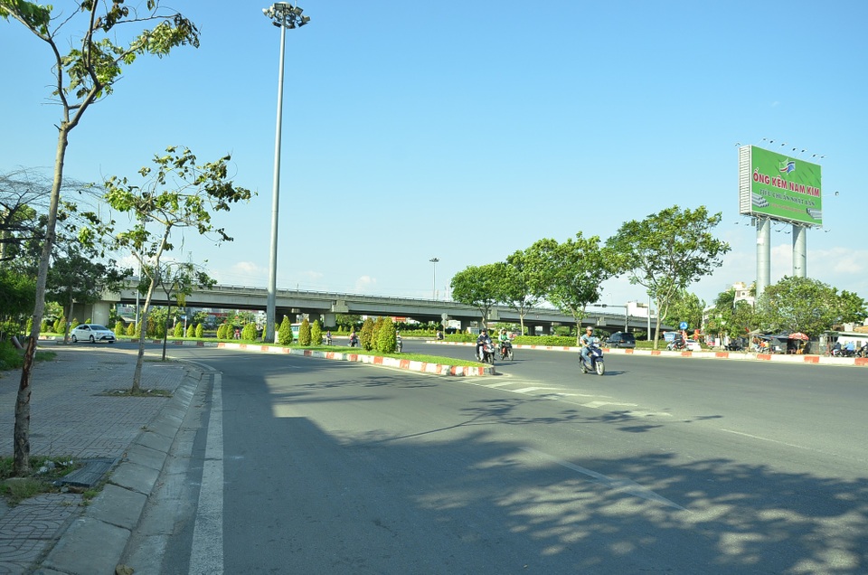 Quốc lộ 13 đoạn qua cầu Bình Lợi chiều mùng 4 Tết