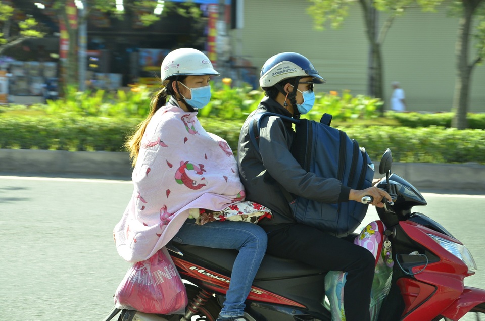 TPHCM: Sau Tết, người dân tranh thủ trở lại thành phố sớm - 5