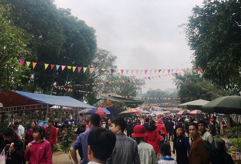 
Chùa Phủ Na cũng là điểm đến của hàng vạn người dân và du khách trong dịp đầu năm
