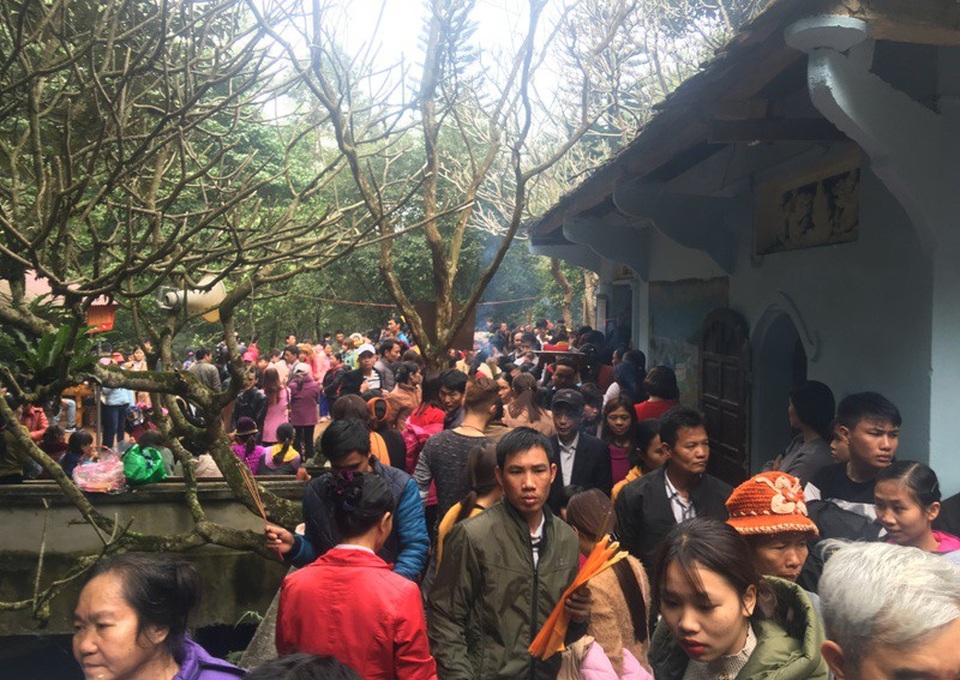 Nơi đây không chỉ linh thiêng trong tín ngưỡng mà còn có phong cảnh sơn thuỷ hữu tình với hệ thống núi non và hệ thống đền, miếu quy tụ ở một vùng thung lũng tạo nên một quần thể di tích độc đáo mang tính nguyên sơ.