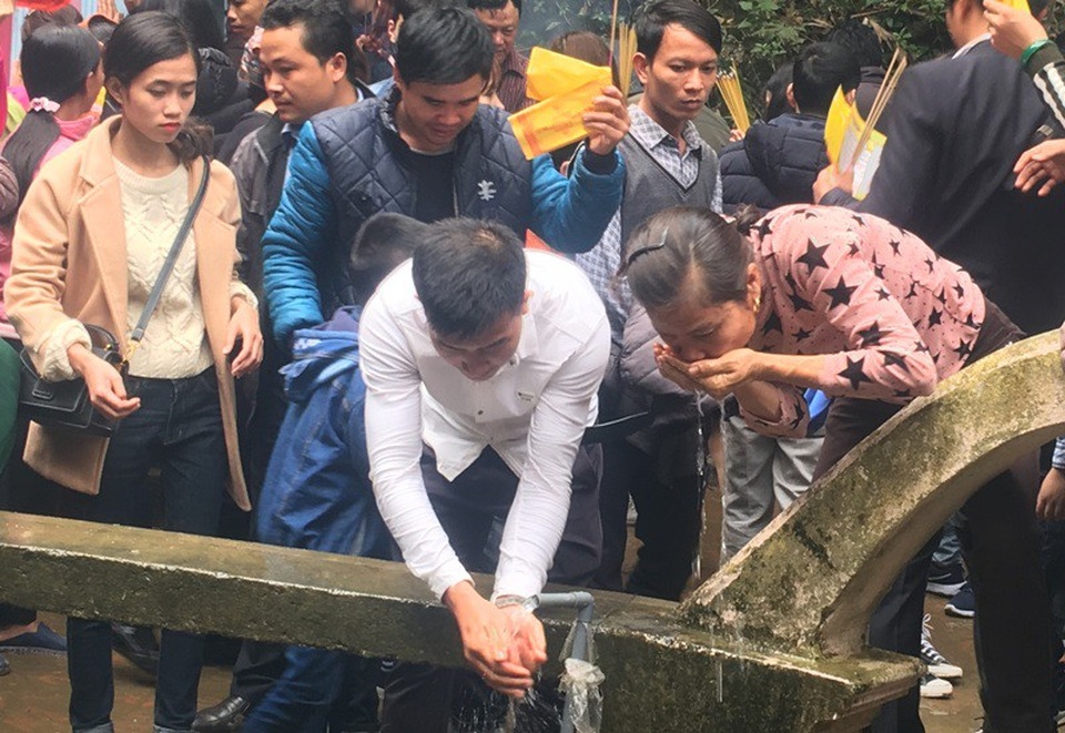 Chen chân lên Na Sơn Động Phủ rửa mặt, uống “nước thánh” - 8