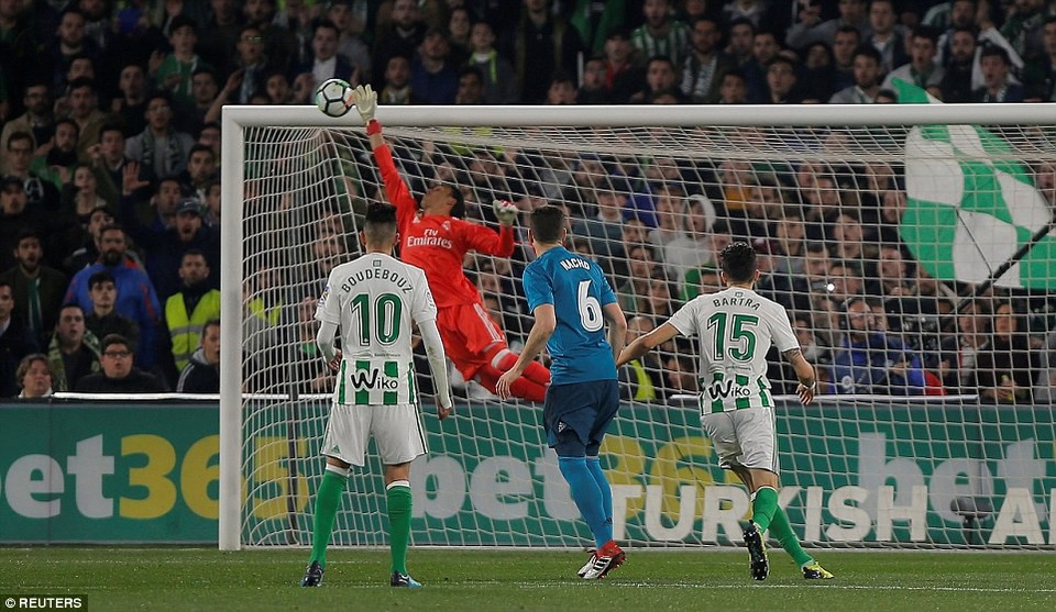 Thủng lưới 3 bàn, Real Madrid vẫn giành chiến thắng trước Betis - 3
Trận đấu diễn ra khá hấp dẫn và có nhiều bàn thắng được ghi