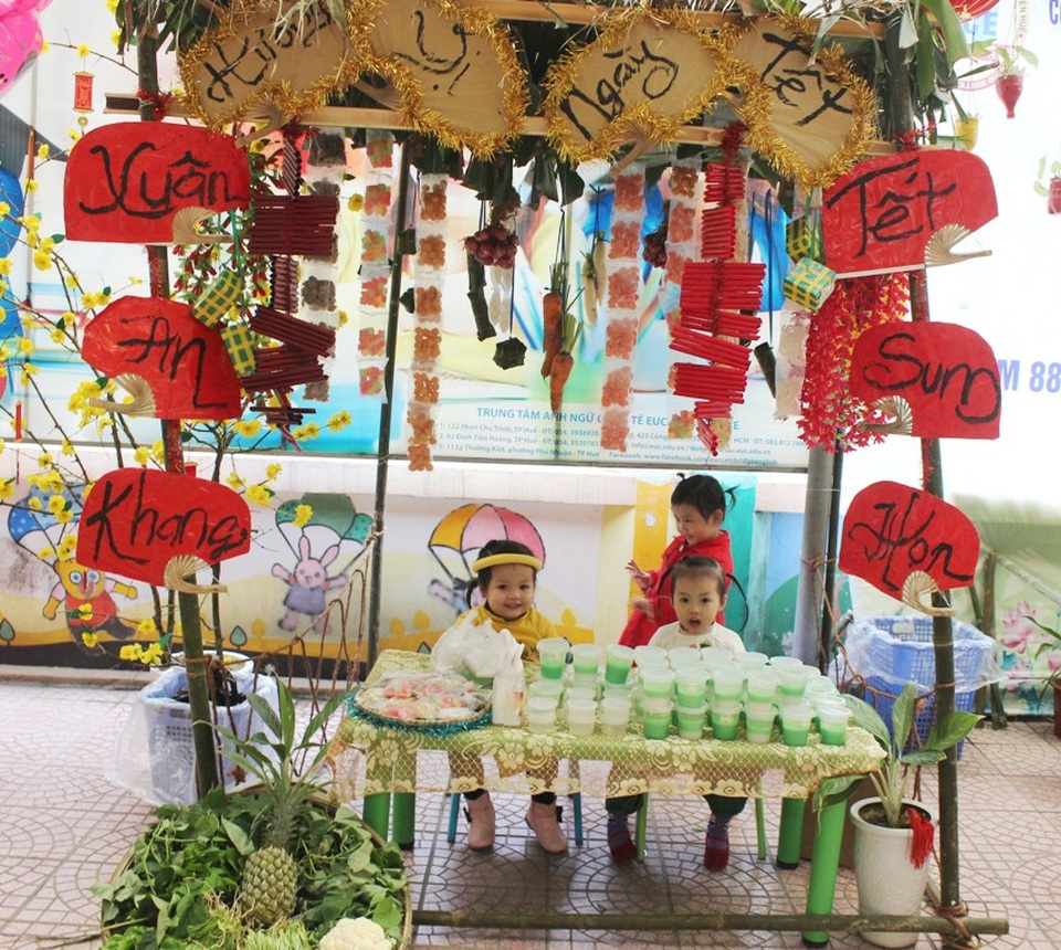 Thú vị phiên “chợ quê ngày Tết” tại trường mầm non - 2 Thú vị phiên “chợ quê ngày Tết” tại trường mầm non - 2