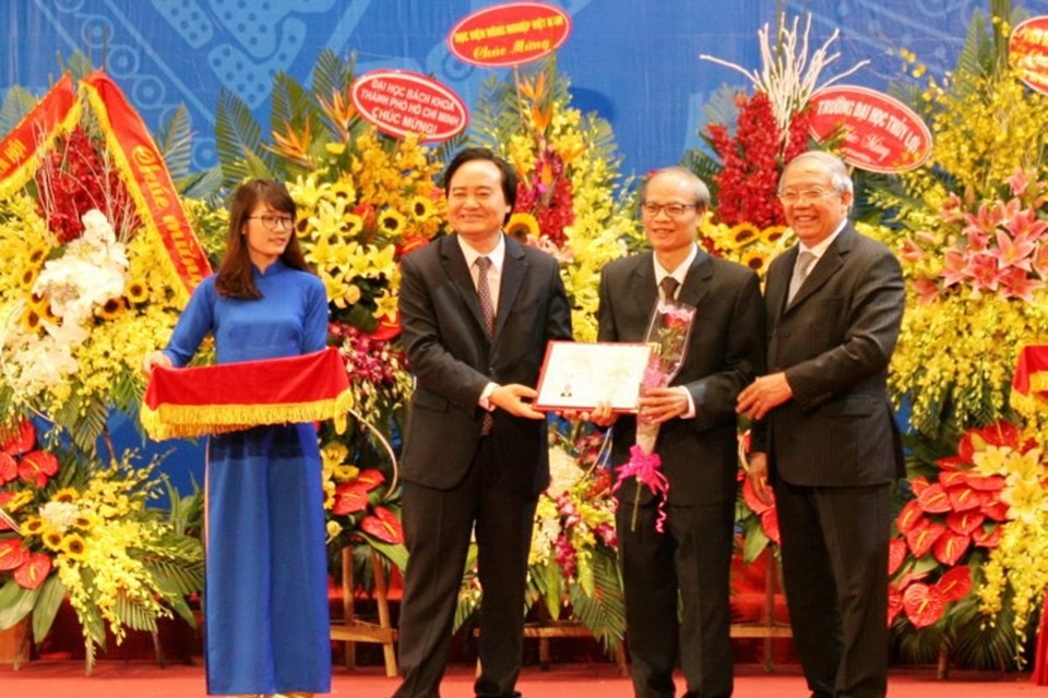 Các tân giáo sư, phó giáo sư năm 2017 đã được "sàng lọc" rất kỹ - 1 Các tân giáo sư, phó giáo sư năm 2017 đã được "sàng lọc" rất kỹ - 1