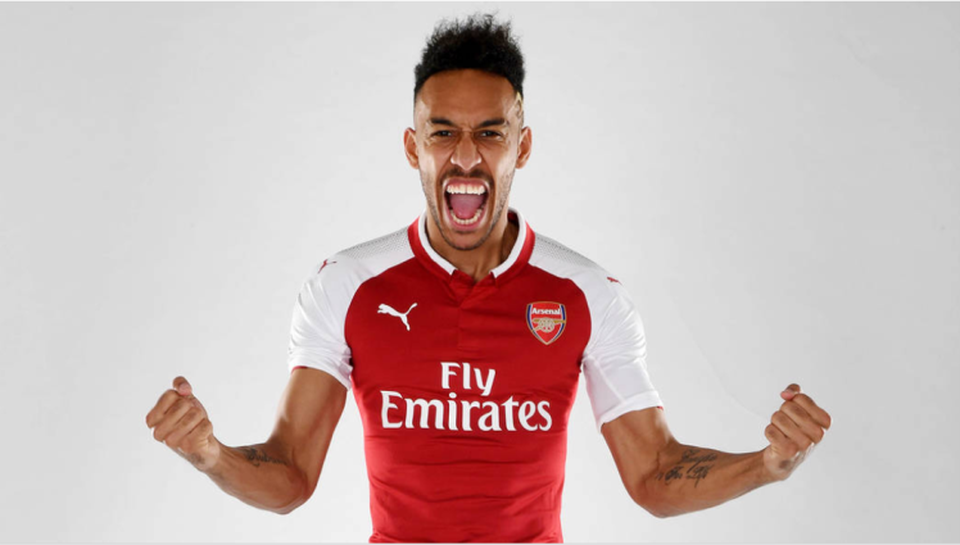 Arsenal đã quyết định chi tới 56 triệu bảng để chiêu mộ “sát thủ” Aubameyang. Đây là bản hợp đồng đắt giá nhất lịch sử CLB. Tiền đạo người Gabon được kỳ vọng sẽ mang tới sức bật mới cho CLB.