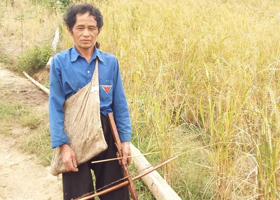 Cách cai nghiện “không giống ai” của “con nghiện” hơn 40 năm - 2 Sau hàng chục năm nghiện ngập, ông Súng đã quyết tâm cai nghiện bằng nhiều cách và có một cách không giống ai là tự đào đường cai nghiện.