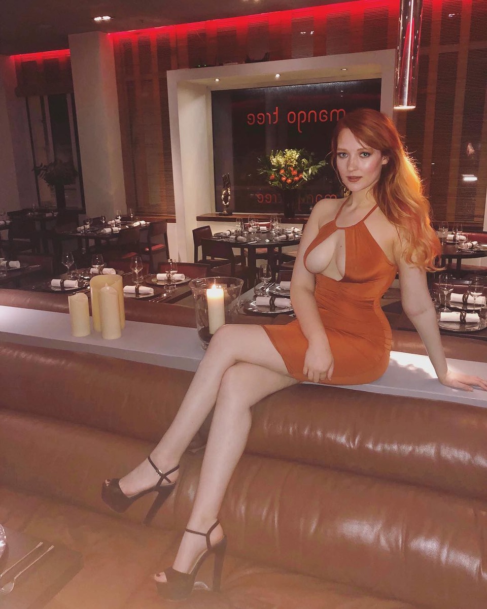 Người mẫu Anh diện áo táo bạo - 6
Victoria Clay chia sẻ cô không quan tâm tới những lời bình luận về trang phục của cô