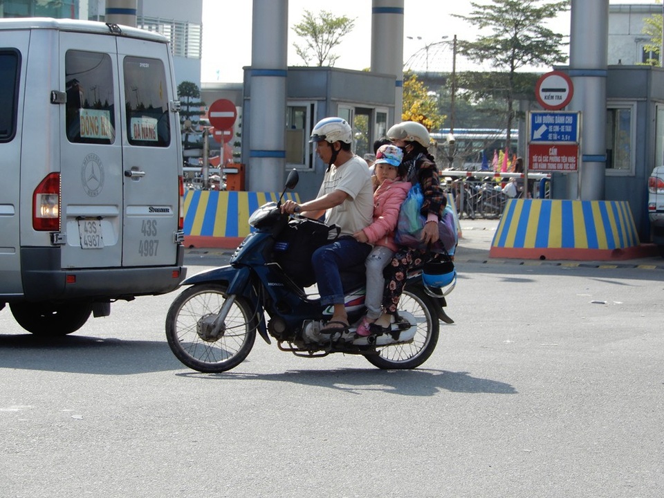 Đà Nẵng: Người dân hối hả trở lại thành phố sau kỳ nghỉ Tết - 6 Tuy nhiên, không khí tại Bến xe trung tâm Đà Nẵng không nhộn nhịp như ở ga tàu