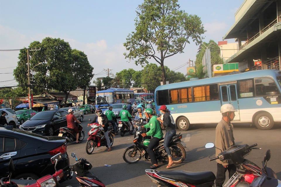 Bến xe miền Đông, phà Cát Lái thông thoáng chiều Mùng 5 Tết - 7 Bến xe miền Đông, phà Cát Lái thông thoáng chiều Mùng 5 Tết - 7