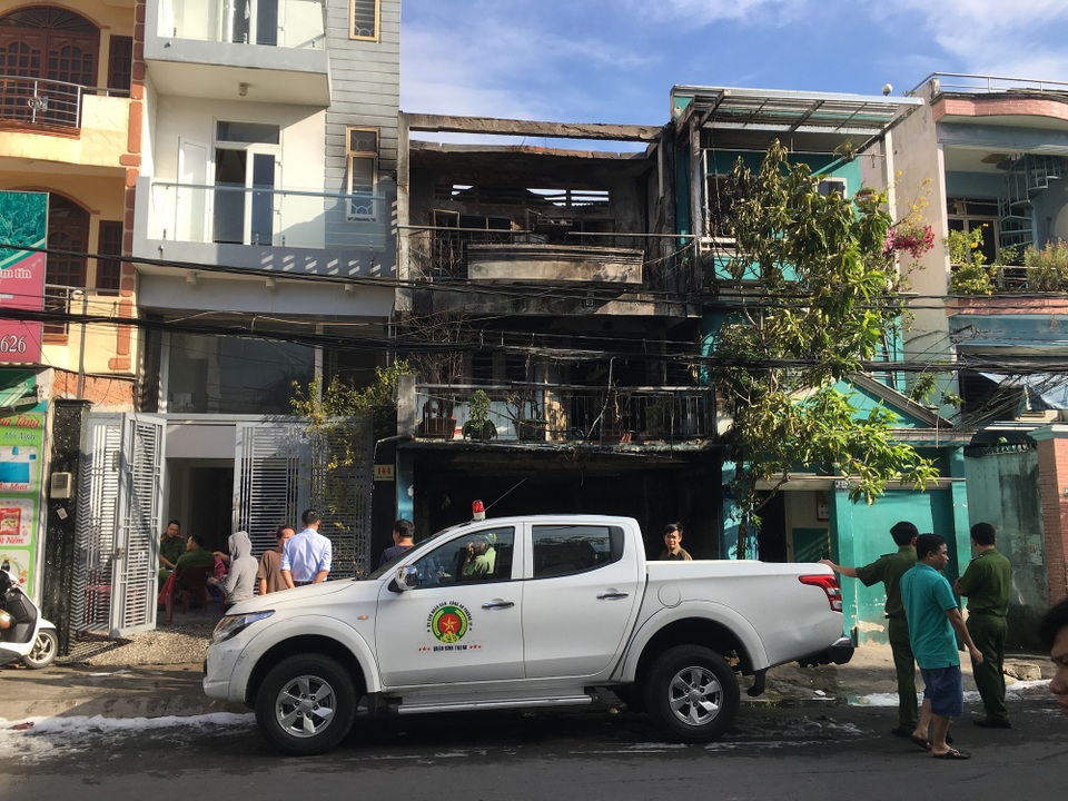 Cháy lớn sáng mùng 5 Tết, ngôi nhà 2 tầng bị lửa thiêu rụi - 6 Căn nhà đã bị lửa thiêu rụi hoàn toàn
