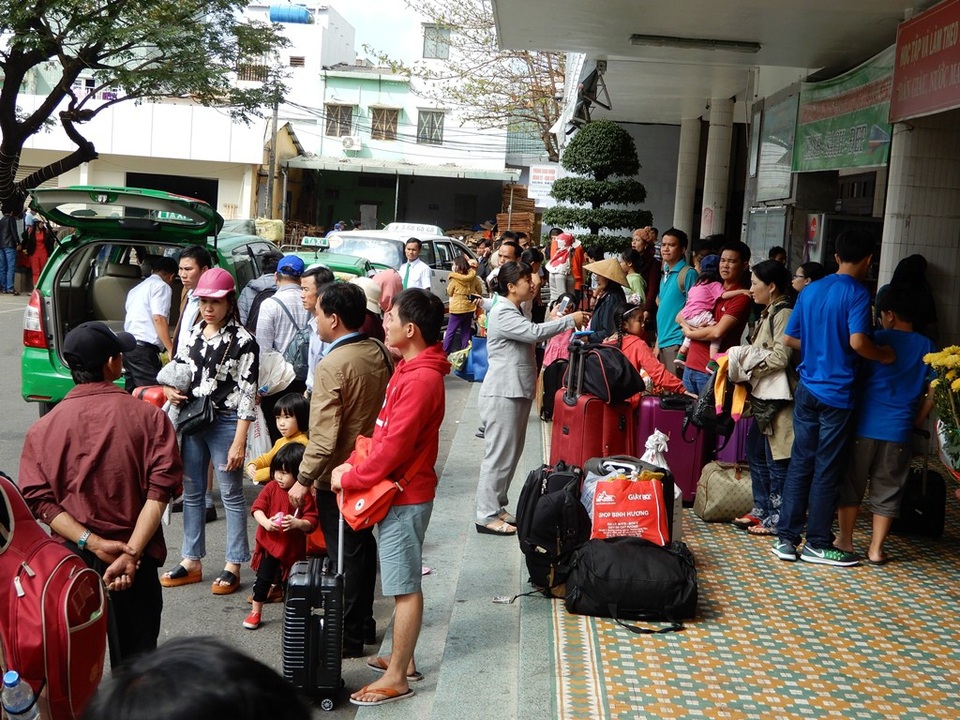 Đà Nẵng: Người dân hối hả trở lại thành phố sau kỳ nghỉ Tết - 1 Người dân các tỉnh trở lại TP Đà Nẵng sau kỳ nghỉ Tết khiến Ga Đà Nẵng nhộn nhịp hơn hẳn ngày thường
