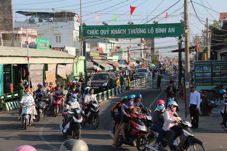 Bến xe miền Đông, phà Cát Lái thông thoáng chiều Mùng 5 Tết - 10 Bến phà Cát Lái không còn cảnh xe xếp hàng dài chờ phà về TPHCM