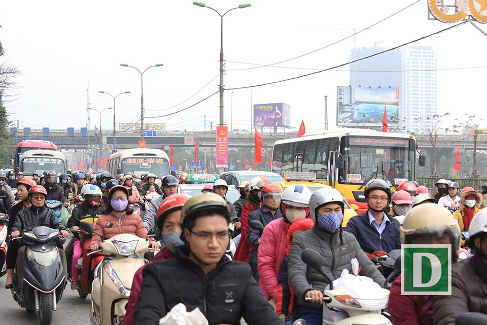 Hàng triệu người hối hả hành trình trở lại thành phố - 6 Hàng triệu người hối hả hành trình trở lại thành phố - 6