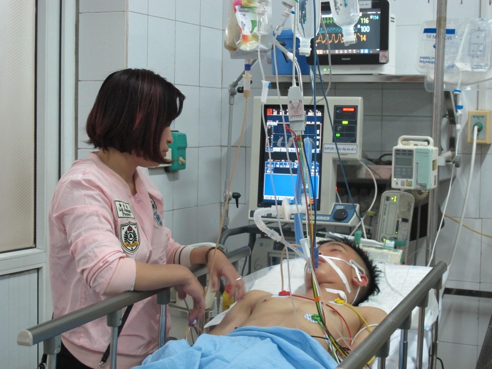 60% ca cấp cứu tai nạn giao thông có uống rượu - 1 Trường hợp tai nạn nguy kịch đang được theo dõi tại BV Việt Đức.