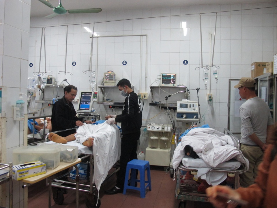 60% ca cấp cứu tai nạn giao thông có uống rượu - 2 Hơn 80% ca cấp cứu đưa đến BV Việt Đức là tai nạn giao thông, trong đó nhiều bệnh nhân có nồng độ cồn trong máu.