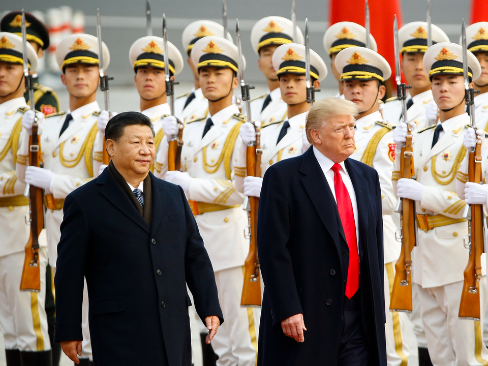 Mỹ lên tiếng vụ xô xát với an ninh Trung Quốc vì cặp hạt nhân của Trump - 1 Chủ tịch Trung Quốc Tập Cận Bình đón tiếp Tổng thống Donald Trump tại Bắc Kinh hồi tháng 11/2017 (Ảnh: Getty)
