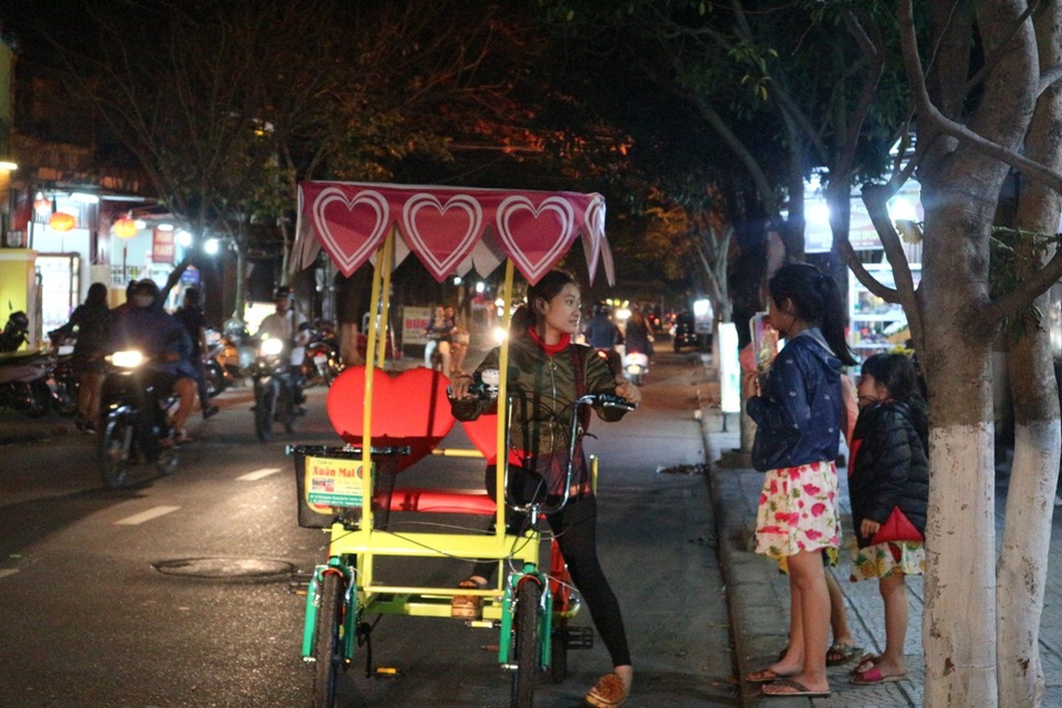 Xe đạp tình nhân mới đưa vào kinh doanh tại Hội An cũng rất hút khách