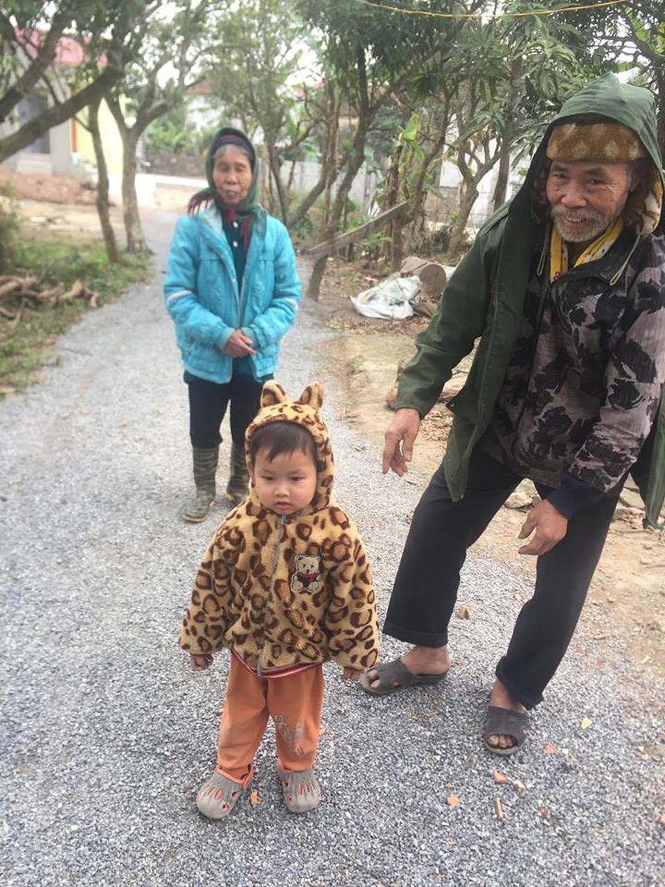 Bé Trọng mồ côi bố mẹ được đón Tết trong ngôi nhà mới - 7 Ông bà đã thỏa ước nguyện có được 1 ngôi nhà cho riêng mình để không phải đi ở nhờ nữa.