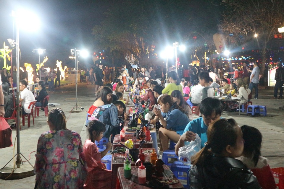 Du khách chen chân ở Hội An dù đã hết kỳ nghỉ Tết - 5