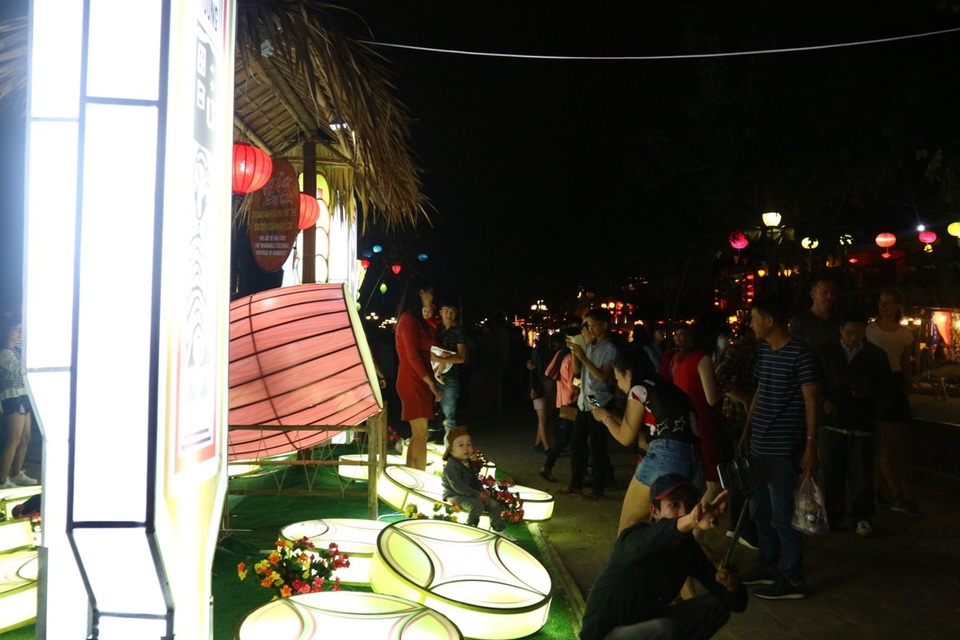 
Dù đã hết kỳ nghỉ Tết nhưng các hoạt động vui chơi đón Tết ở Hội An vẫn rất nhộn nhịp.
