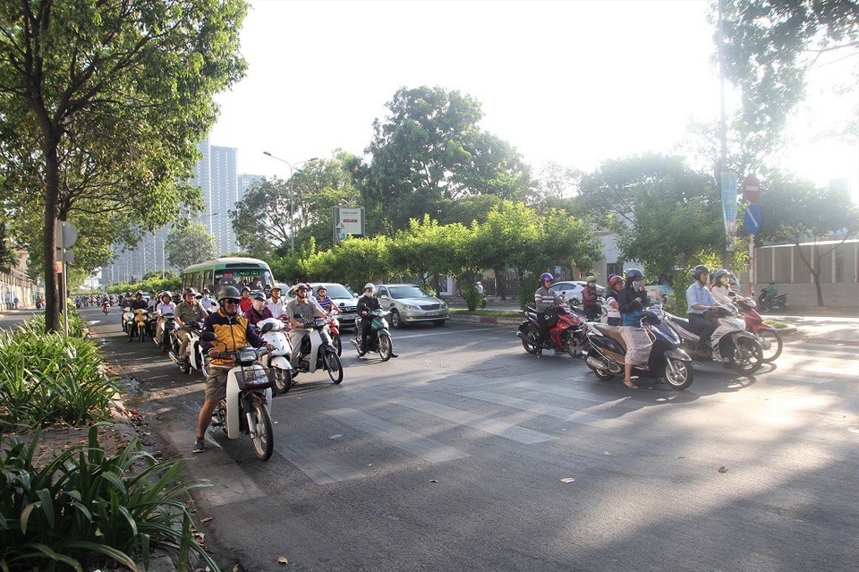 Đường phố Sài Gòn thênh thang trong ngày làm việc đầu năm - 10 Đường phố Sài Gòn thênh thang trong ngày làm việc đầu năm - 10