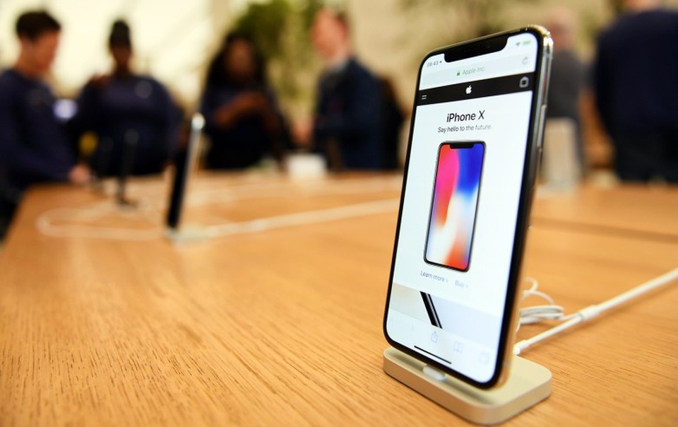 iPhone X "ế" hàng khiến Samsung cũng "vạ lây" - 1 iPhone X "ế" hàng khiến Samsung cũng "vạ lây" - 1