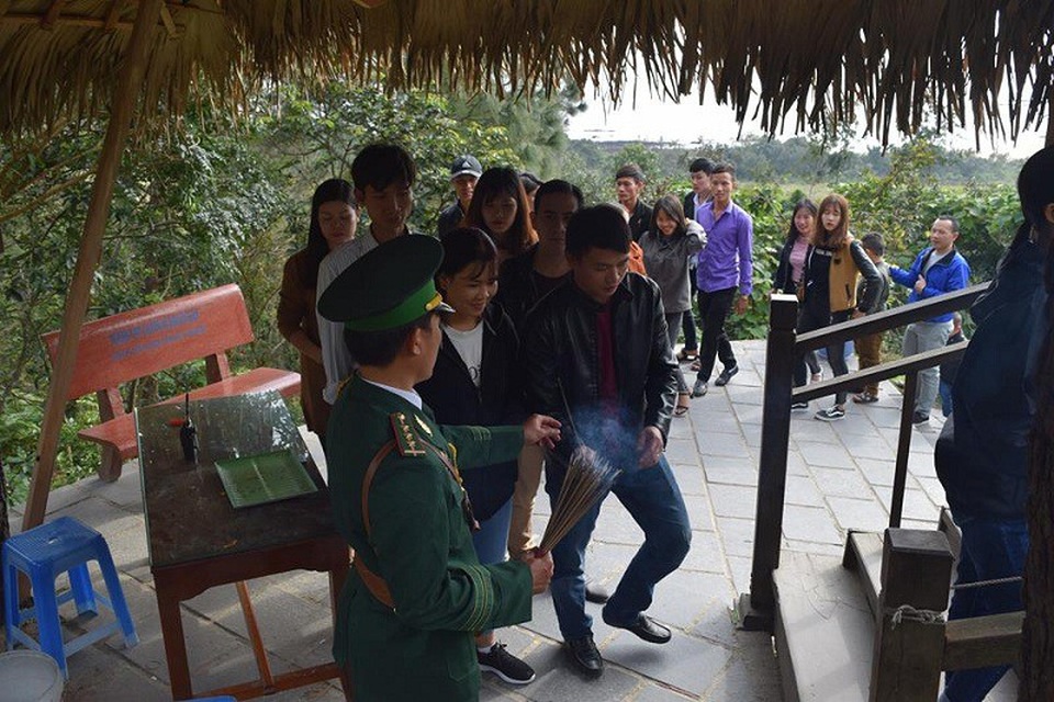 Gần 4,7 vạn người viếng mộ Đại tướng Võ Nguyên Giáp dịp Tết Nguyên đán - 1 Gần 4,7 vạn người viếng mộ Đại tướng Võ Nguyên Giáp dịp Tết Nguyên đán - 1
