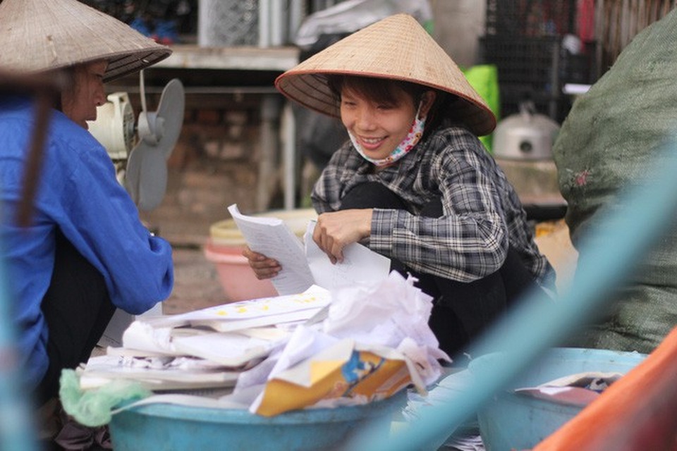 Nữ sinh buôn đồng nát và cú “ngược dòng số phận” - 2 Nữ sinh buôn đồng nát và cú “ngược dòng số phận” - 2