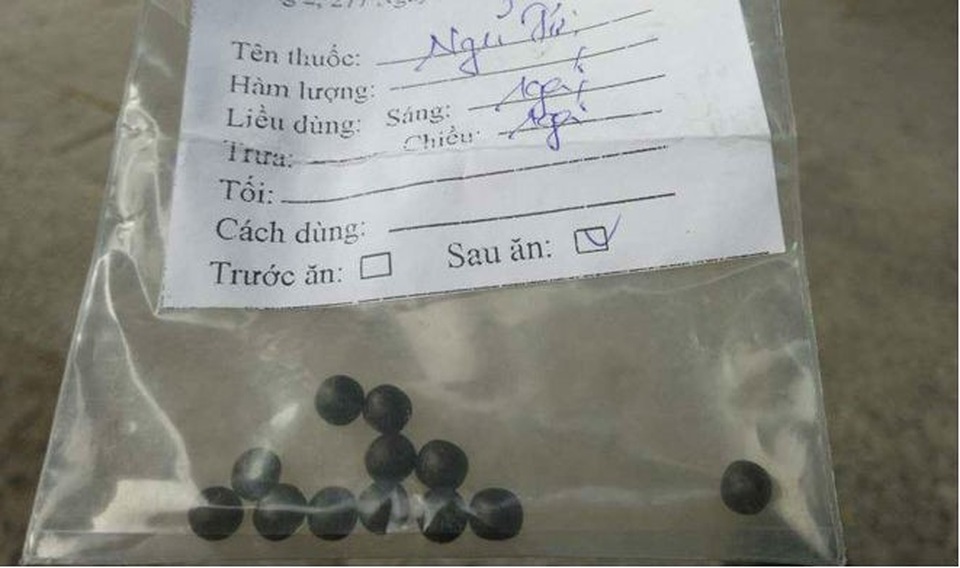 Bé gái 7 tuổi mọc râu, lông khắp người vì thuốc chữa biếng ăn - 1 Các loại thuốc không nhãn mác được bán tràn lan