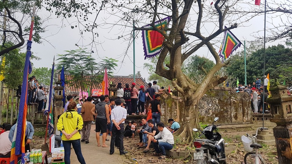 Sôi động hội vật xuân đầu năm rèn sức khỏe - 1 Đình làng xưa Thủ Lễ